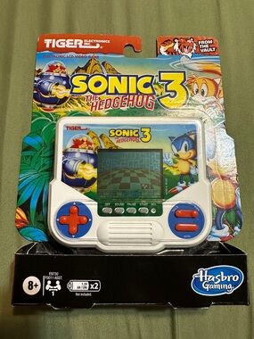 Hasbro Sonic the Hedgehog 3 Handheld Game - White with Blue and Red Controls